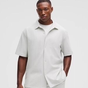 Lululemon Mens Textured Camp Collar Short Sleeve 71807 Medium